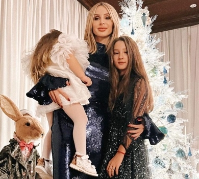 Мамина модниця: 10-річна донька Лободи покрасувалася на підборах для сімейних ФОТО 