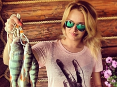 Дочка Добкіна стала мамою та підсіла на риболовлю. ФОТО