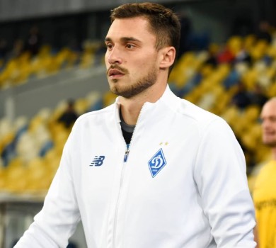 Голкіпер київського Динамо Бущан показався після операції. ФОТО