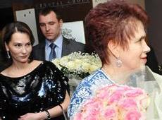 Янукович не купує дружині обновки?