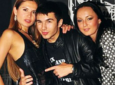 Шуфрич-молодший тусить під наглядом матусі