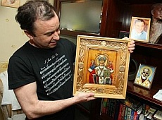 Віктор Павлік показав ікону з зони та розповів про бичачі яйця