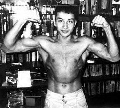 Кличко зворушливо привітав із 45-річчям найкращий подарунок від мами