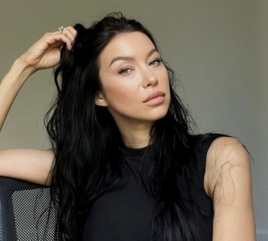 Логунова після розриву зі Ступкою заінтригувала натяками на нові заручини