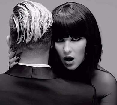 Maruv у відео на сумну пісню показалася в ліжку з чоловіком і жінкою 