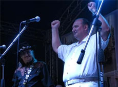 Мер, який гоцав з Распутіною, агітує за себе шансоном. Відео 