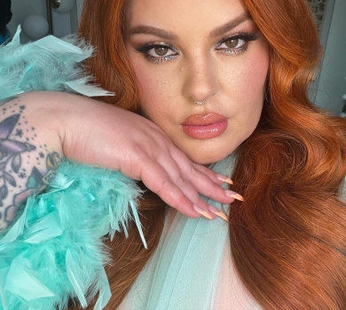 Тесс Холлідей пояснила жінкам, чому їм не треба такої дупи, як у неї