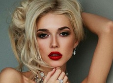 ВІА Гра Еріка стала нареченою-боксеркою та дівчиною Бонда. ФОТО