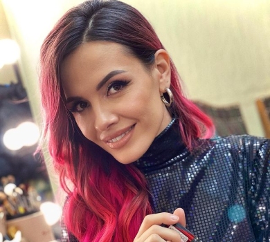 MamaRika відповіла на критику: Я і в 90 буду рожева, на кедах і з косяком у зубах