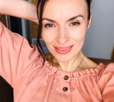 Мейхер в обтислих луках посвітила пресом і ласими формами. ФОТО