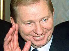 Кучмі вручили діаманти й ікону, а Елтон Джон заглядався на Кличків