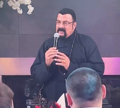 Із Симоньян та Соловйовим: Стівен Сігал пишно відгуляв 70-річчя у москві. ФОТО