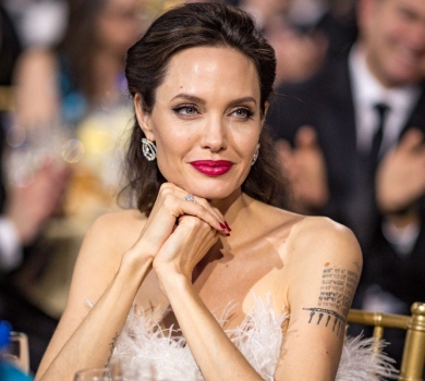 Цілую небо: Джолі поділилася рідкісним дитячим фото, згадуючи померлу від раку маму