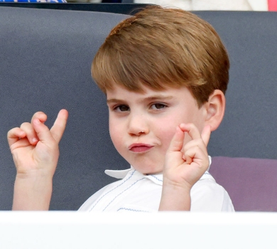 Сам удома: в мережі жартують про те, що виробляв принц Луї, якого не взяли на похорон