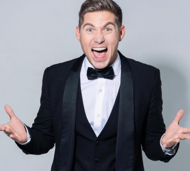 22-річна дівчина Остапчука в піжамі показалася з ним у ліфті