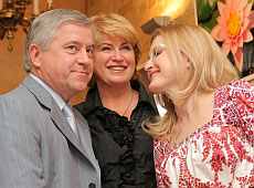 Жінки Анатолія Кінаха роблять з нього діда