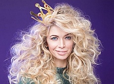 Брежнєва показала дорослих дочок, себе-принцесу і поділилася секретом краси