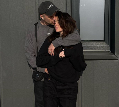 Щаслива дівчина Дорофєєва у короткому топі показала вечірню кулінарію з Кацуріним