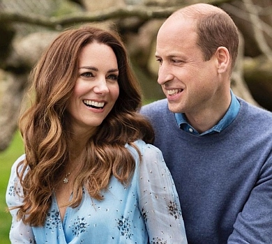 Дівчата в сукнях, хлопці в шортах: принц Вільям і Кейт оприлюднили незвичну сімейну різдвяну листівку. ФОТО