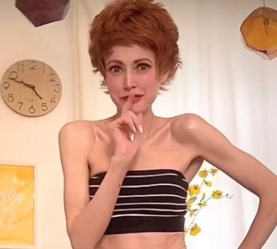 Чому я така худа?: Лебідь у спідньому та ботфортах показала, як спалює калорії. ВІДЕО