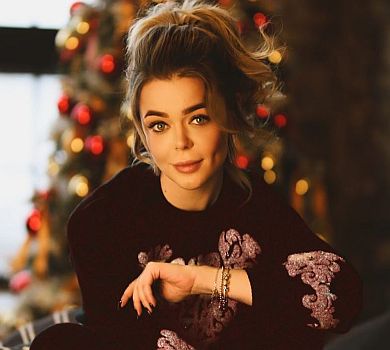 Гросу у ботфортах та прозорій кофтинці показала свій 2020-й за 15 секунд. ВІДЕО