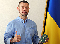 Міхалок отримав дозвіл на проживання в Україні