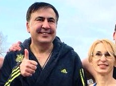 Саакашвілі вперше скупався і вигуляв халат у Гідропарку