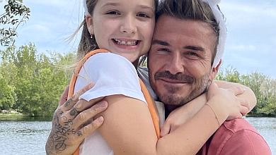 Бекхеми з усіма дітьми попозували своїй майбутній невістці. ФОТО