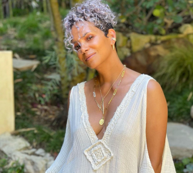 Настрій - Холлі Беррі: як акторка голяка п’є вино на балконі. ФОТО