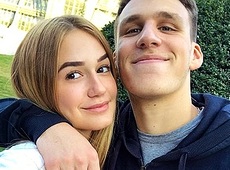 18-річна подружка Добкіна-молодшого згадала, як завоювала його жіночою хитрістю