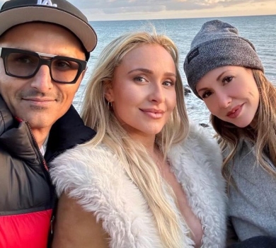 Екснаречена Кличка посвітила фігурою в купальниках на холодному пляжі. ФОТО