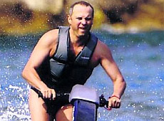 Шуфрич плавав навстоячки, а Бережна вивезла бойфренда в Італію