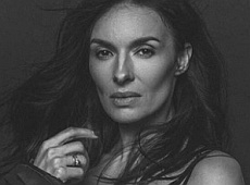 Чорна балерина Мейхер задерла ногу вище голови. ФОТО