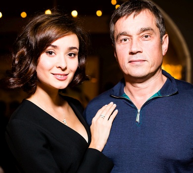 52-річний Хмельницький розказав, як свою молоду дружину завойовував