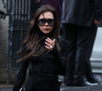 Квітчаста Мосс, Бекхем у чорному і картата Бонем Картер засвітилися на поминальній службі Вів’єн Вествуд