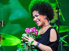 Гайтану на концерті в Києві задарували квітами. ФОТО