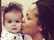 Гайтана виховує дочку-поліглота та розказує їй про африканські манго