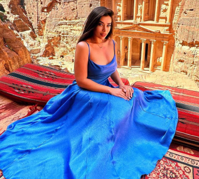 Неплях посвітила сосками після купання в Йордані. ВІДЕО