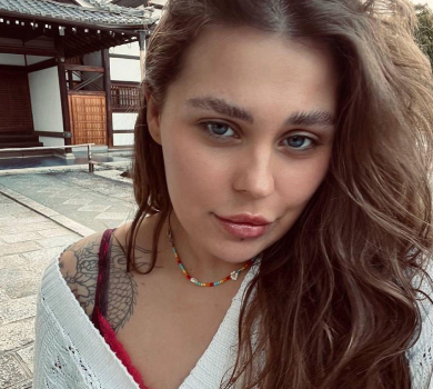 Заріцька в Японії попозувала в бамбуковому лісі