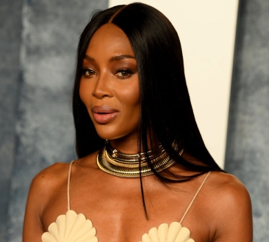 Несправжня: 52-річна Наомі Кемпбелл розчарувала фанів невдалим фотошопом