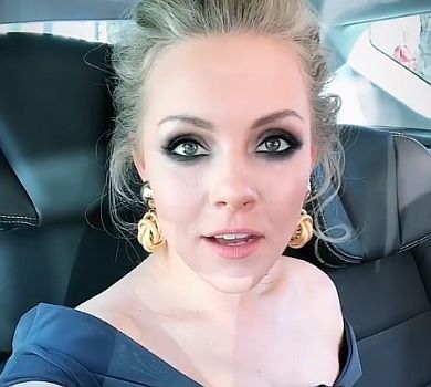 Шоптенко в Каннах вигуляла смокі-айз та сукню від Фролова. ФОТО