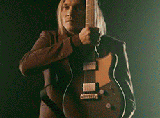 Зеленський у кліпі став фронтменом гурту Антитіла