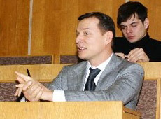 Ляшко знову засів з молодими студентиками