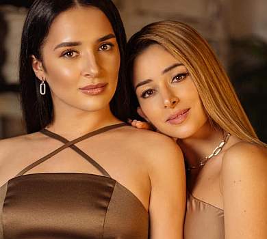 Sister Look: Боса Огнєвіч похвалилася сестрою з голим животом