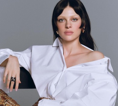 Невістка Бекхемів на бекстейджі засвітила довгі ніжки у спідньому. ФОТО