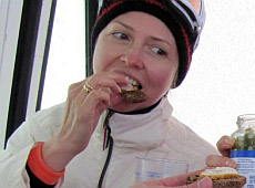 Катеринчук наминала сало з хлібом у повітрі Франції