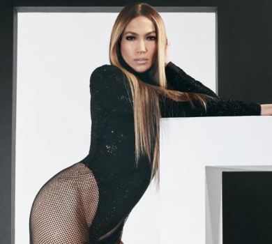 Дженніфер Лопес похизувалася апетитними стегнами у прозорій сітці. ФОТО