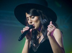 Джамала на своєму сольнику цитувала Шевченка та згадувала бабусю 