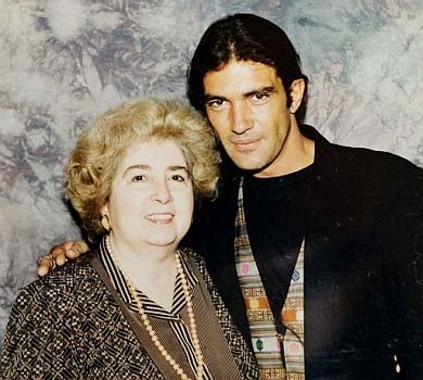 Таємниця загадкової пані: в комісіонці знайшли альбом із фотоархівом зірок Голлівуду