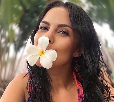 Каменських показалася в купальнику під водою та закликала любити себе 